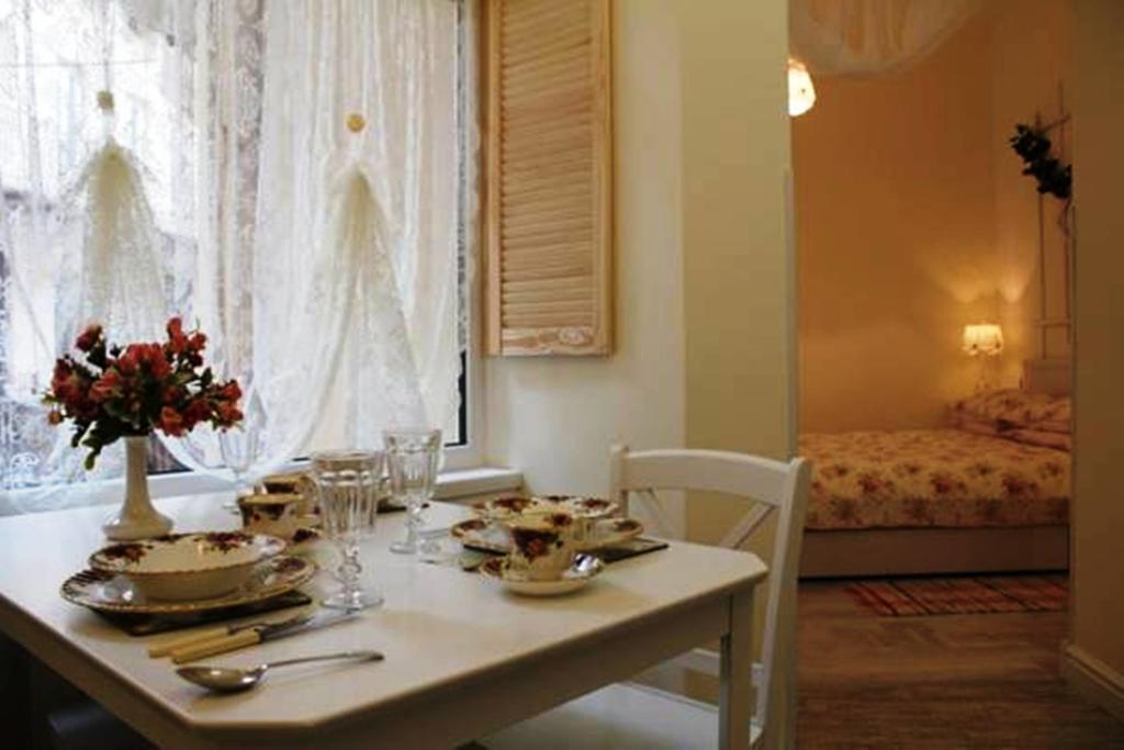 Romantic Apartment On Rynok Square With Air-Conditioning Lviv Rum bild