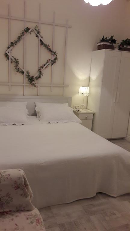 Romantic Apartment On Rynok Square With Air-Conditioning Lviv Exteriör bild